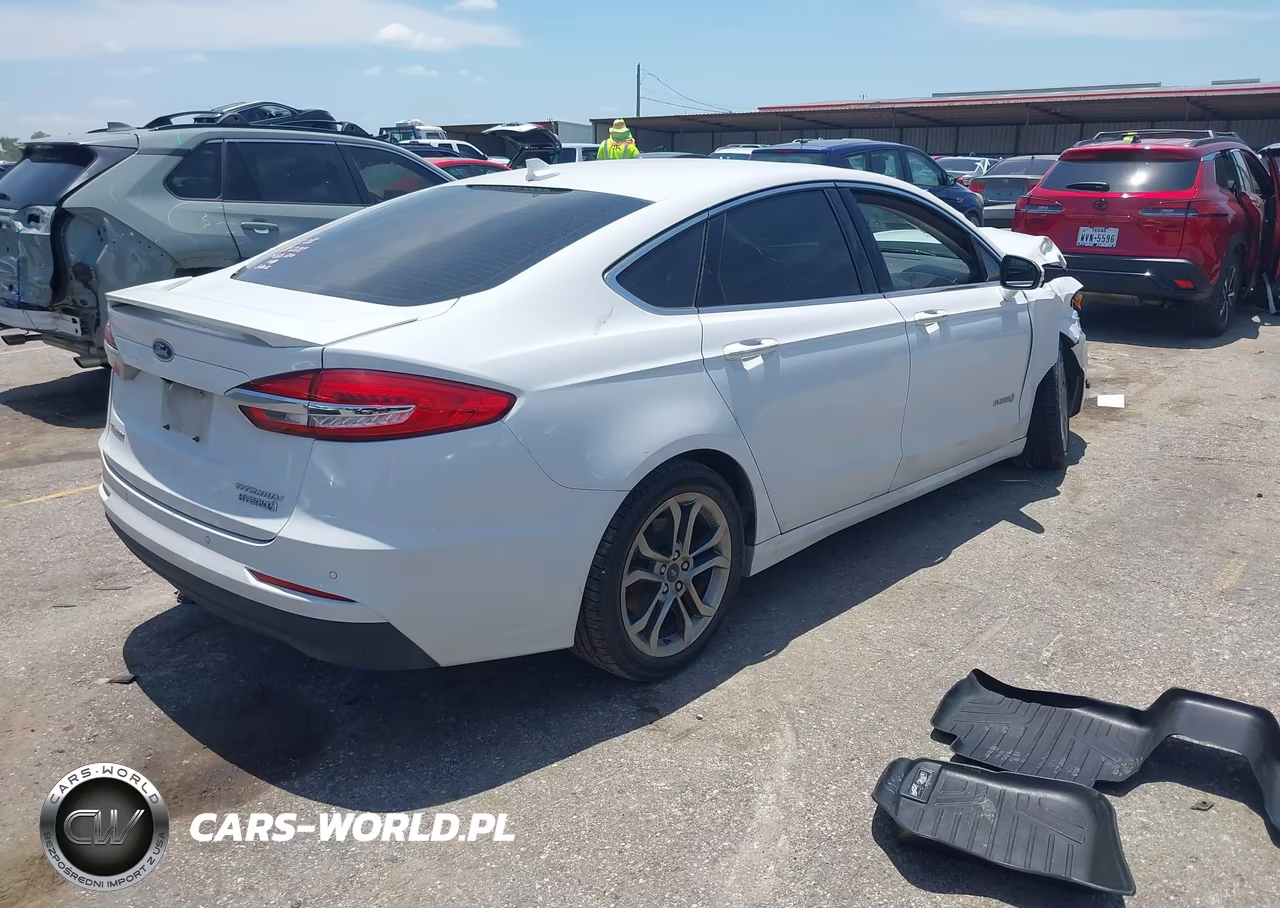 2019 Ford Fusion Hybrid Titanium VIN:3FA6P0RU7KR273392 - 4