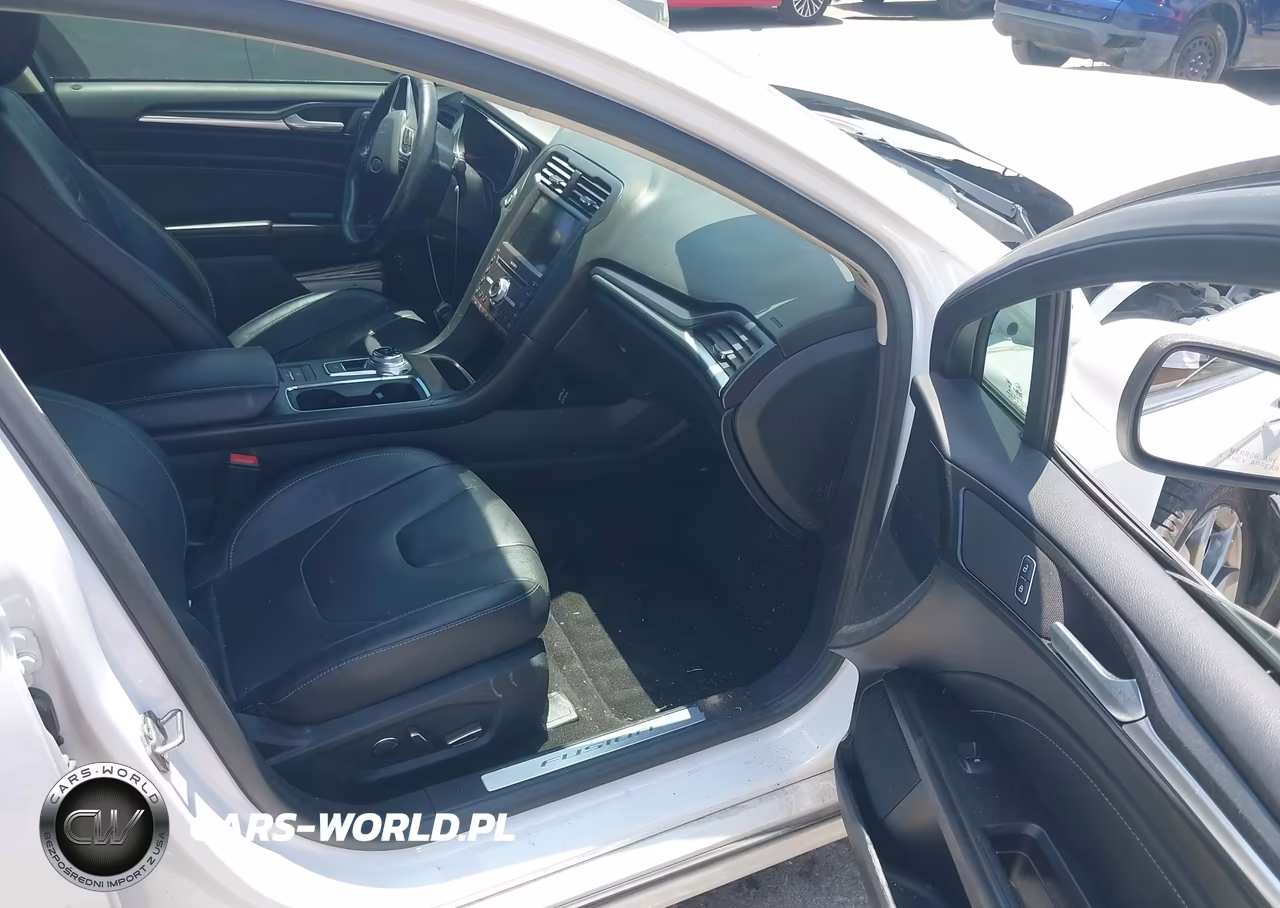 2019 Ford Fusion Hybrid Titanium VIN:3FA6P0RU7KR273392 - 5