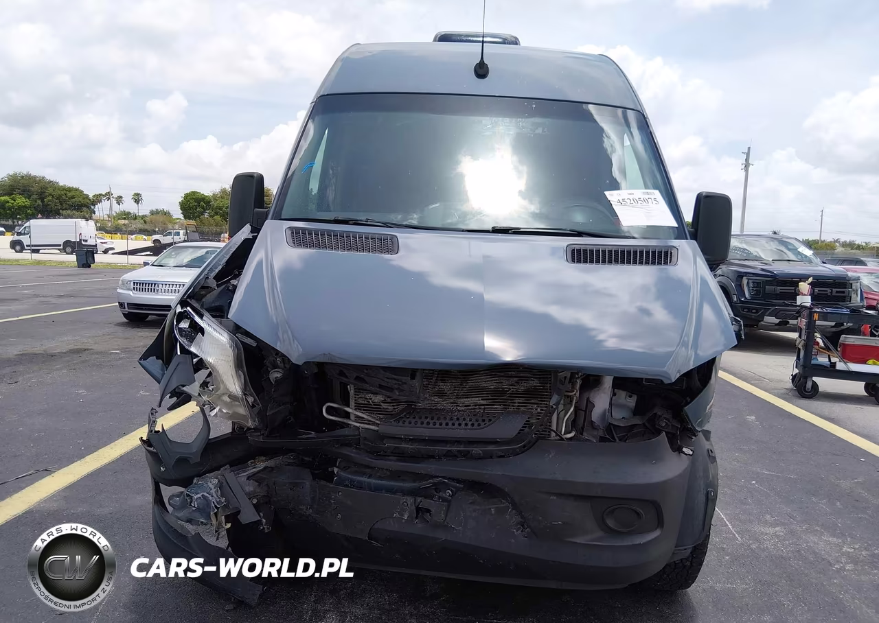 2018 Mercedes-Benz Sprinter 2500 Standard Roof V6 VIN:WD3PE7CD6JP632981 - 12
