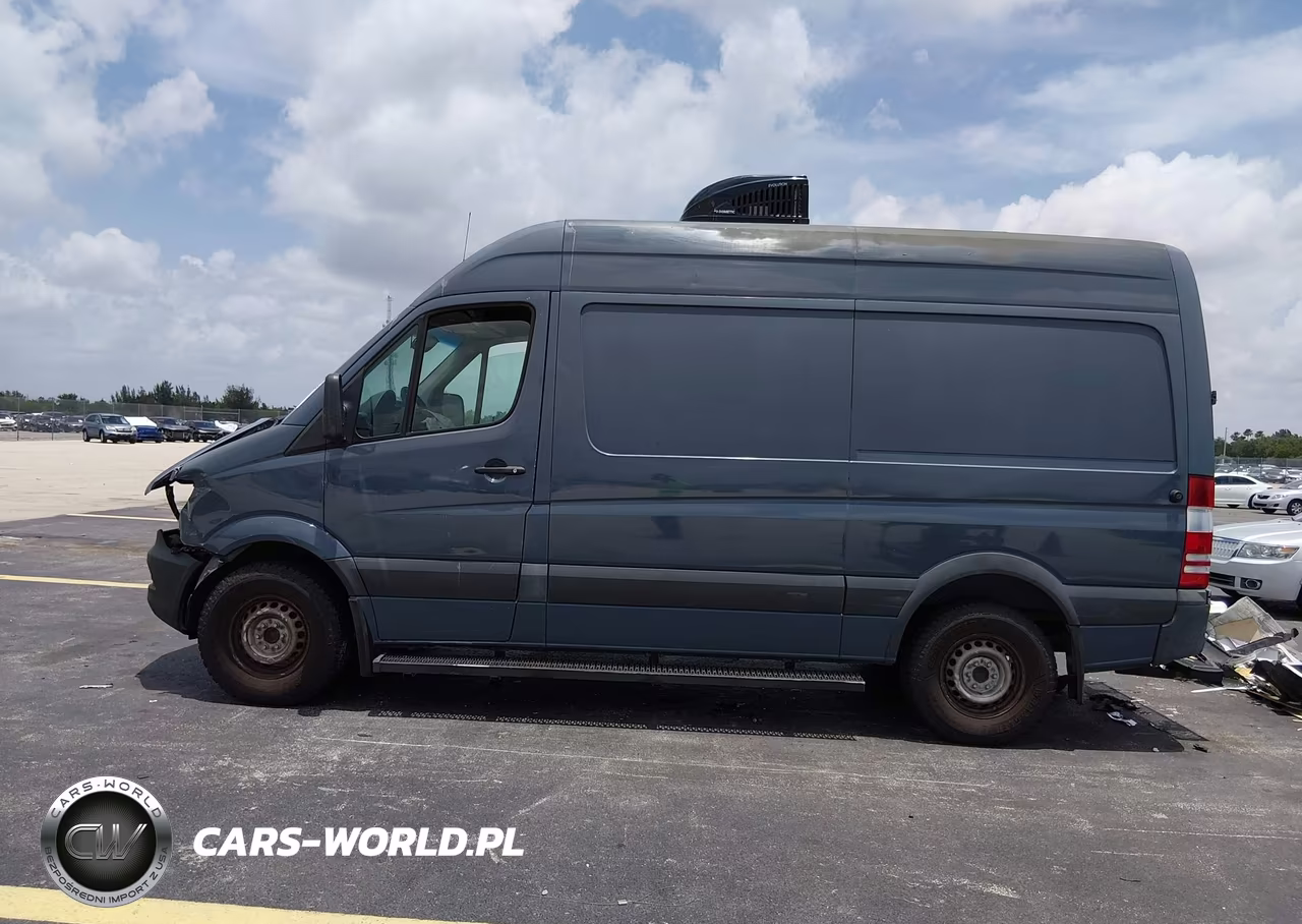 2018 Mercedes-Benz Sprinter 2500 Standard Roof V6 VIN:WD3PE7CD6JP632981 - 14