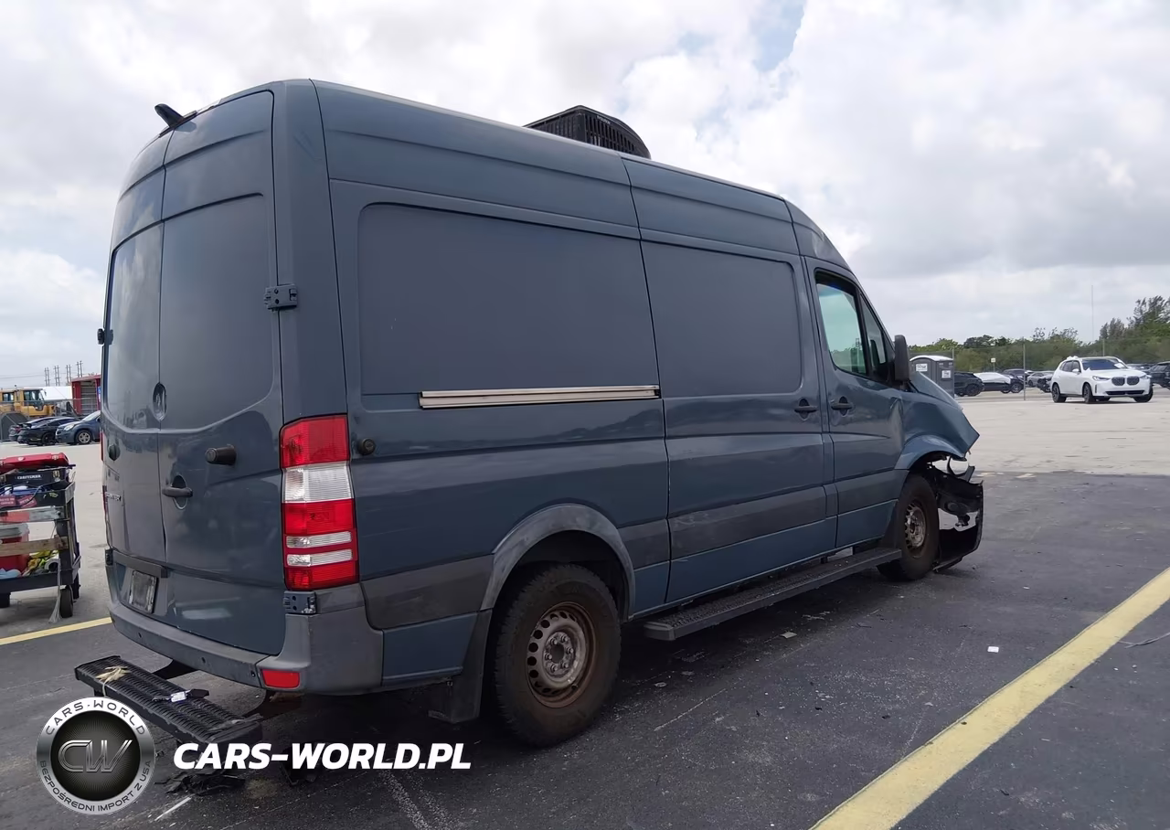 2018 Mercedes-Benz Sprinter 2500 Standard Roof V6 VIN:WD3PE7CD6JP632981 - 4