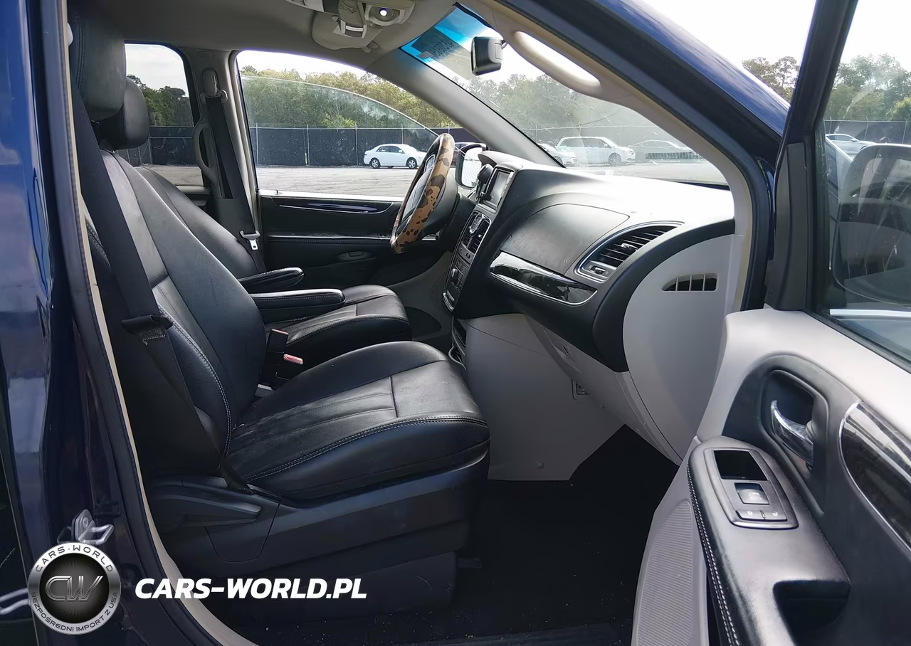 2015 Chrysler Town & Country Touring VIN:2C4RC1BG5FR570900 - 5
