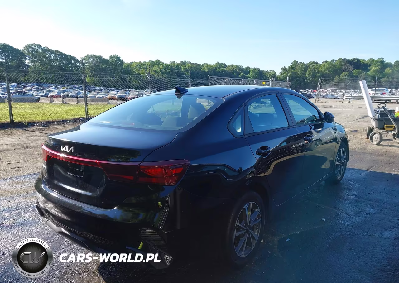 2023 Kia Forte Lxs VIN:3KPF24AD2PE642962 - 4