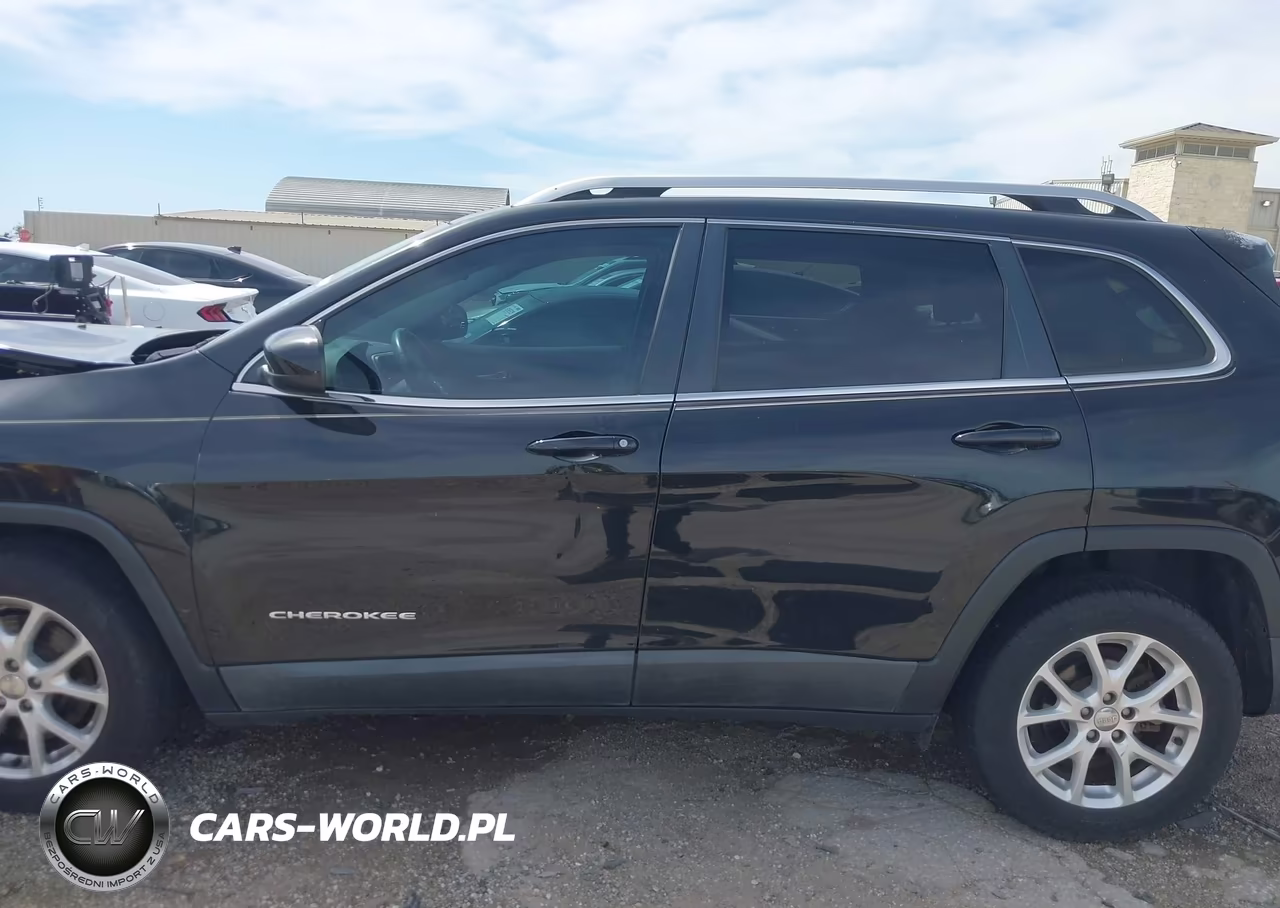 2015 Jeep Cherokee Latitude VIN:1C4PJLCBXFW643259 - 14