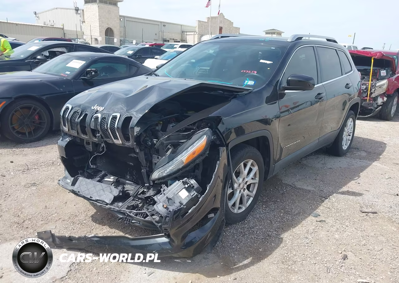 2015 Jeep Cherokee Latitude VIN:1C4PJLCBXFW643259 - 2