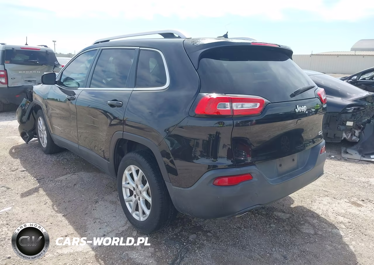 2015 Jeep Cherokee Latitude VIN:1C4PJLCBXFW643259 - 3