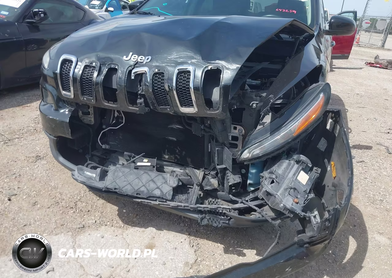 2015 Jeep Cherokee Latitude VIN:1C4PJLCBXFW643259 - 6