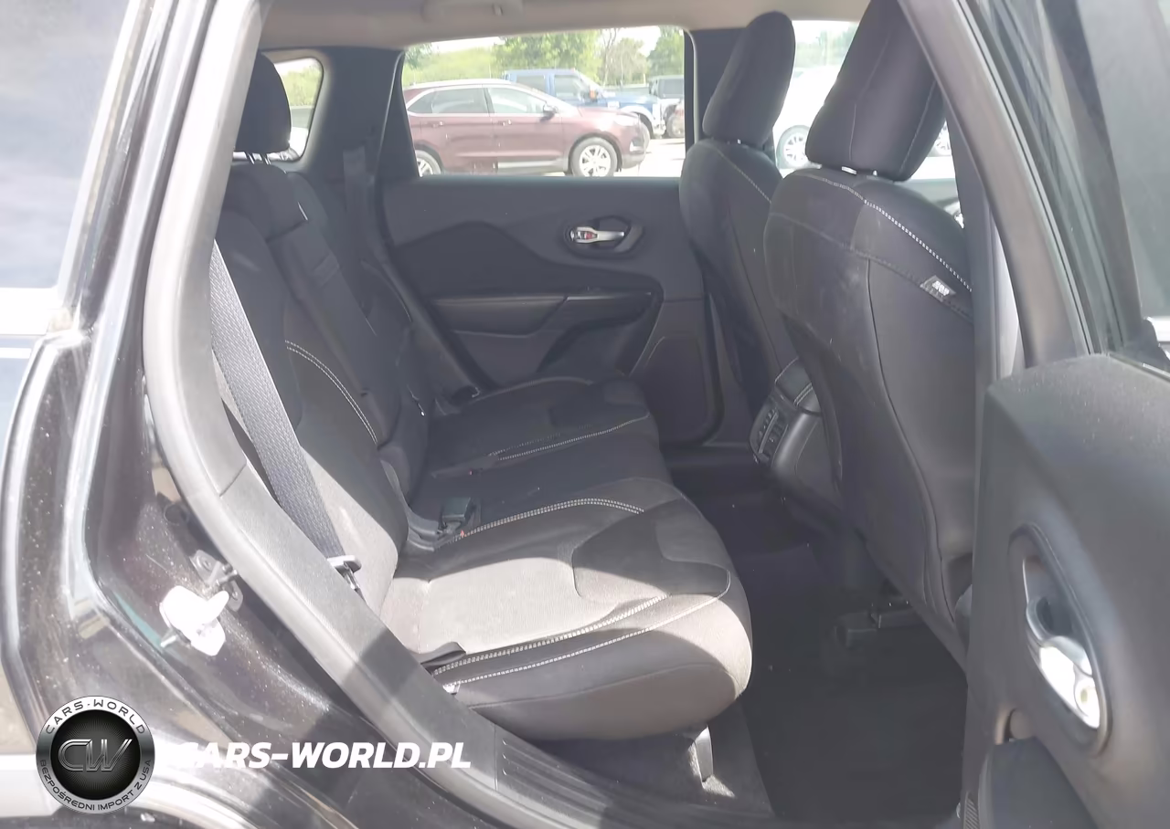 2015 Jeep Cherokee Latitude VIN:1C4PJLCBXFW643259 - 8