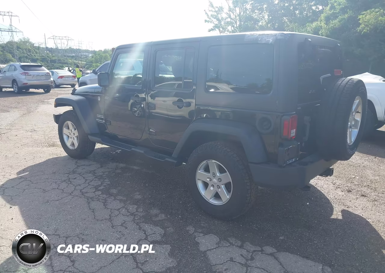 2015 Jeep Wrangler Unlimited Sport VIN:1C4HJWDG9FL518643 - 3