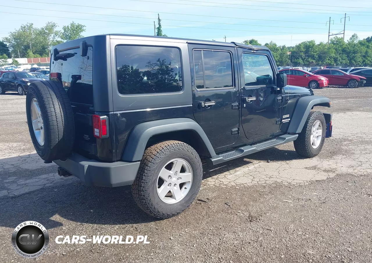 2015 Jeep Wrangler Unlimited Sport VIN:1C4HJWDG9FL518643 - 4