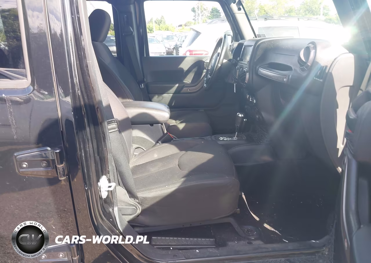 2015 Jeep Wrangler Unlimited Sport VIN:1C4HJWDG9FL518643 - 5