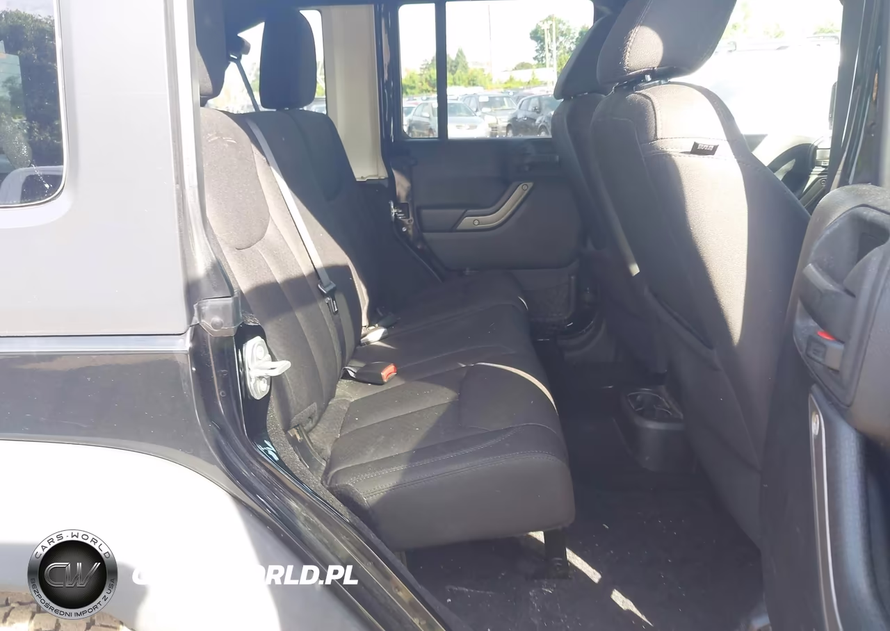 2015 Jeep Wrangler Unlimited Sport VIN:1C4HJWDG9FL518643 - 8