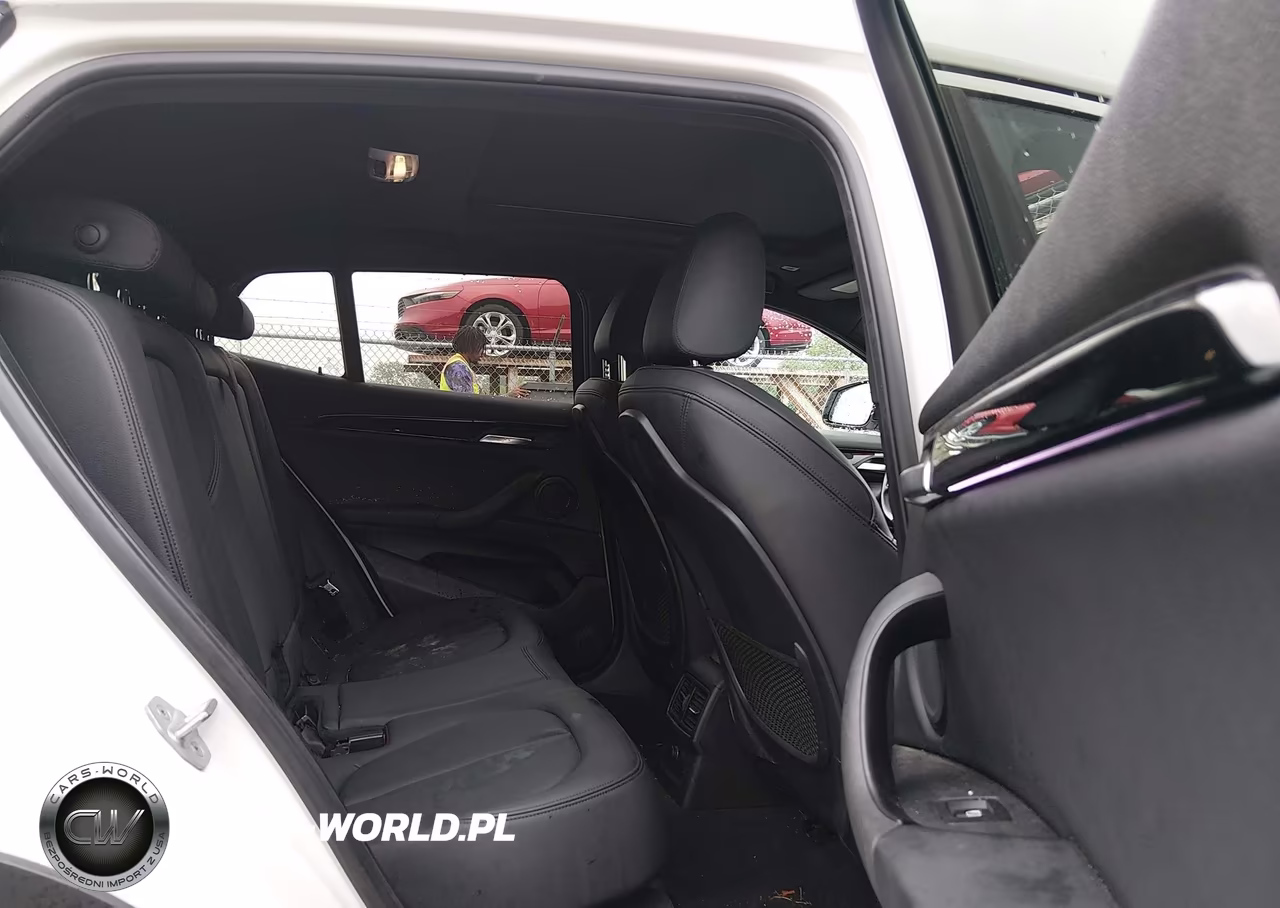 2018 BMW X2 xDrive28I VIN:WBXYJ5C36JEF75250 - 8