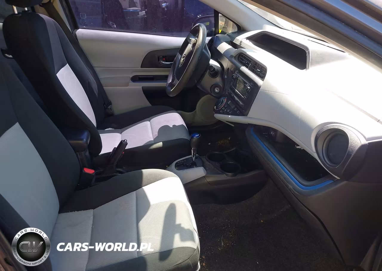 2012 Toyota Prius C Two VIN:JTDKDTB36C1512916 - 5
