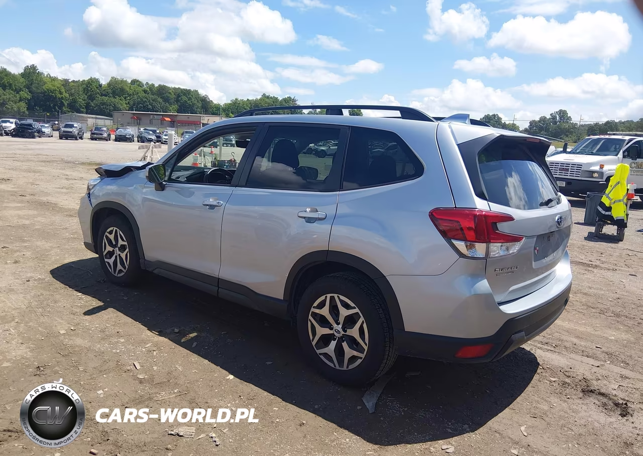 2020 Subaru Forester Premium VIN:JF2SKAJC2LH435112 - 3