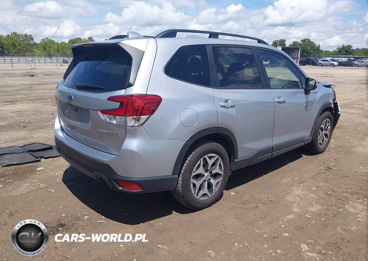 2020 Subaru Forester Premium VIN:JF2SKAJC2LH435112 - 4