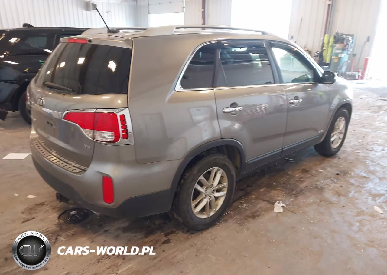 2015 Kia Sorento Lx V6 VIN:5XYKTDA73FG625725 - 4