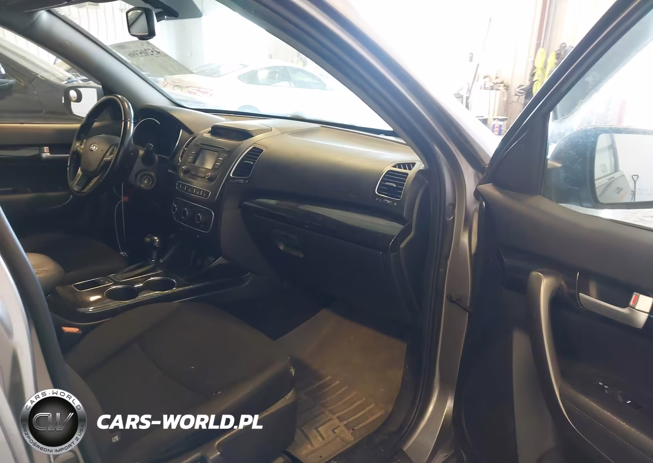 2015 Kia Sorento Lx V6 VIN:5XYKTDA73FG625725 - 5