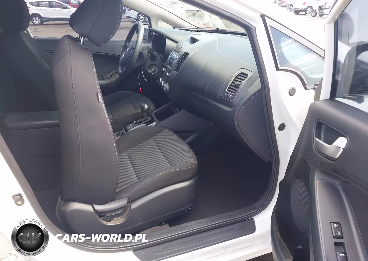 2017 Kia Forte Lx VIN:KNAFK5A88H5678562 - 5
