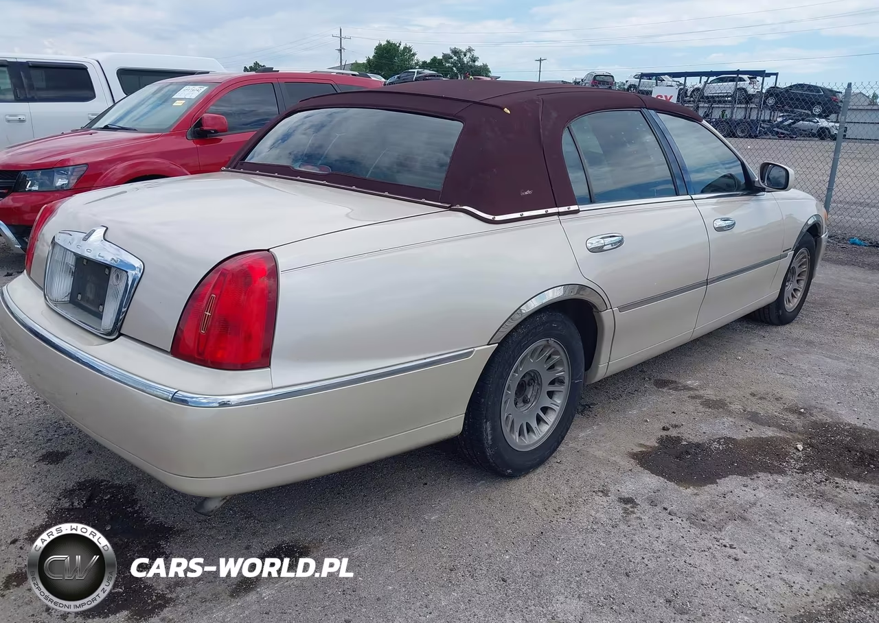 1999 Lincoln Town Car Cartier VIN:1LNHM83W4XY648356 - 4