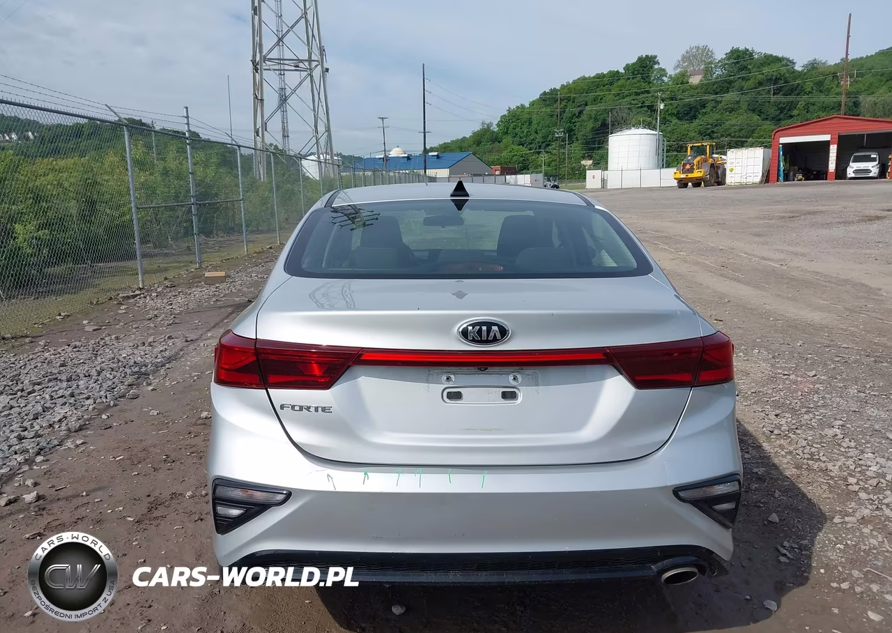 2019 Kia Forte Lxs VIN:3KPF24AD2KE117893 - 16