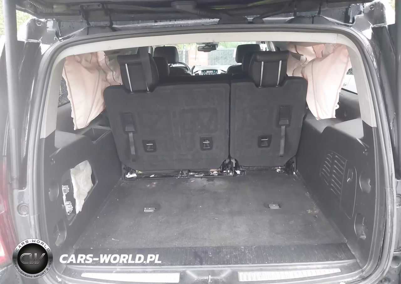 2018 Chevrolet Suburban Lt VIN:1GNSKHKC1JR368491 - 17