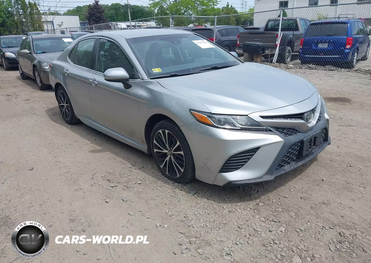 2018 Toyota Camry Se – zdjęcie 1 z 17