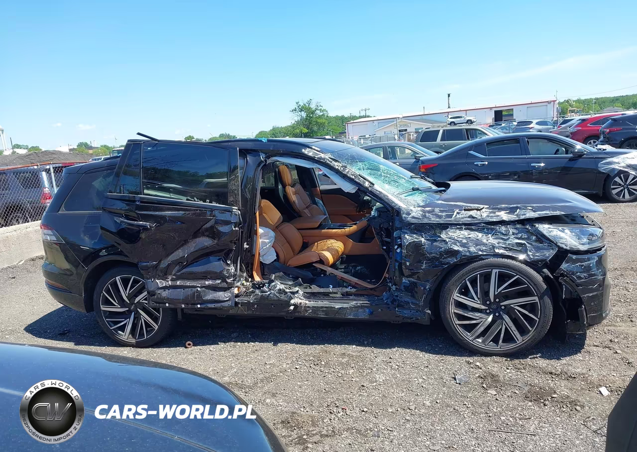 2025 Lincoln Aviator Black Label VIN:5LM5J9XC2SGL04487 - 12