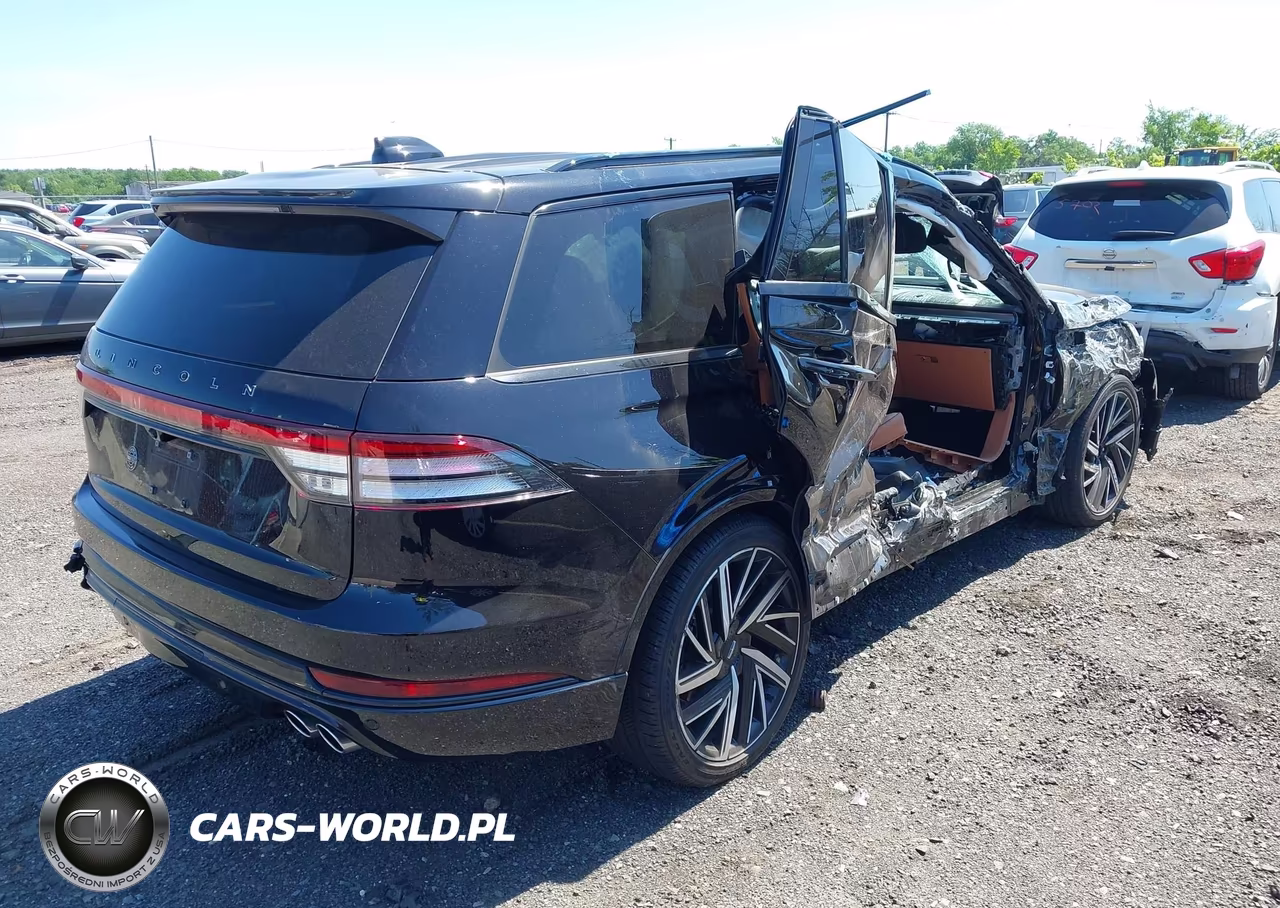 2025 Lincoln Aviator Black Label VIN:5LM5J9XC2SGL04487 - 4