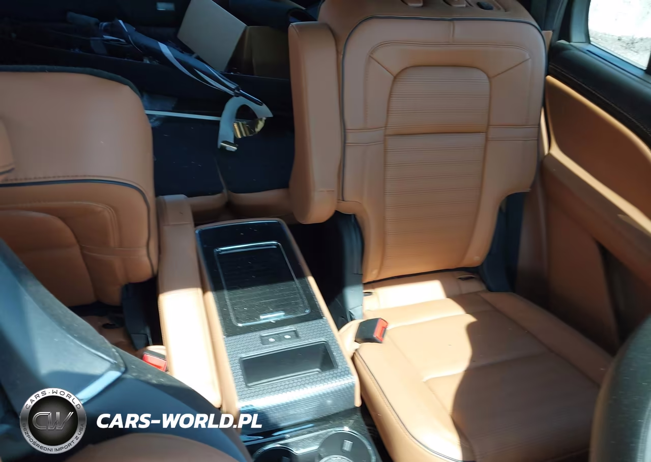 2025 Lincoln Aviator Black Label VIN:5LM5J9XC2SGL04487 - 8