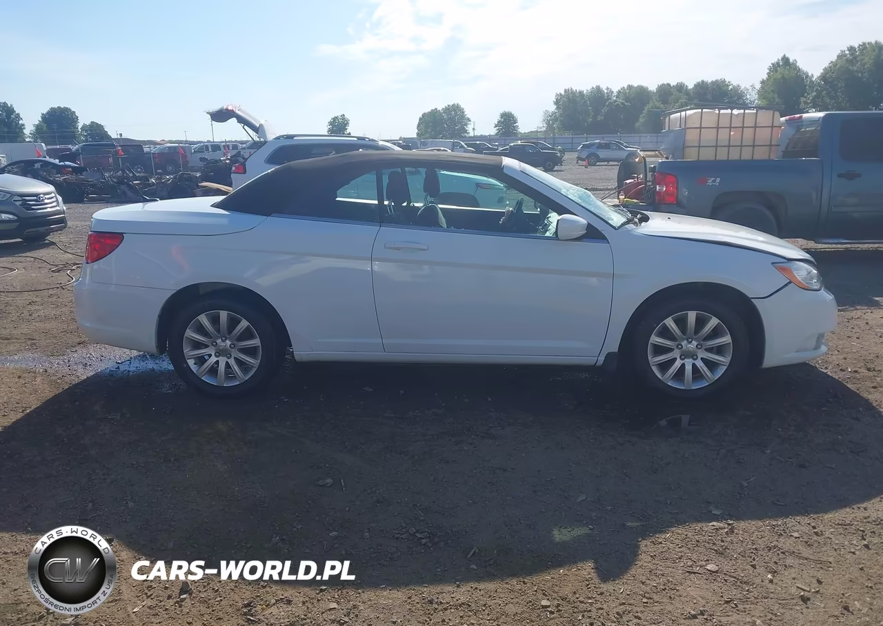 2013 Chrysler 200 Touring VIN:1C3BCBEB4DN511777 - 13