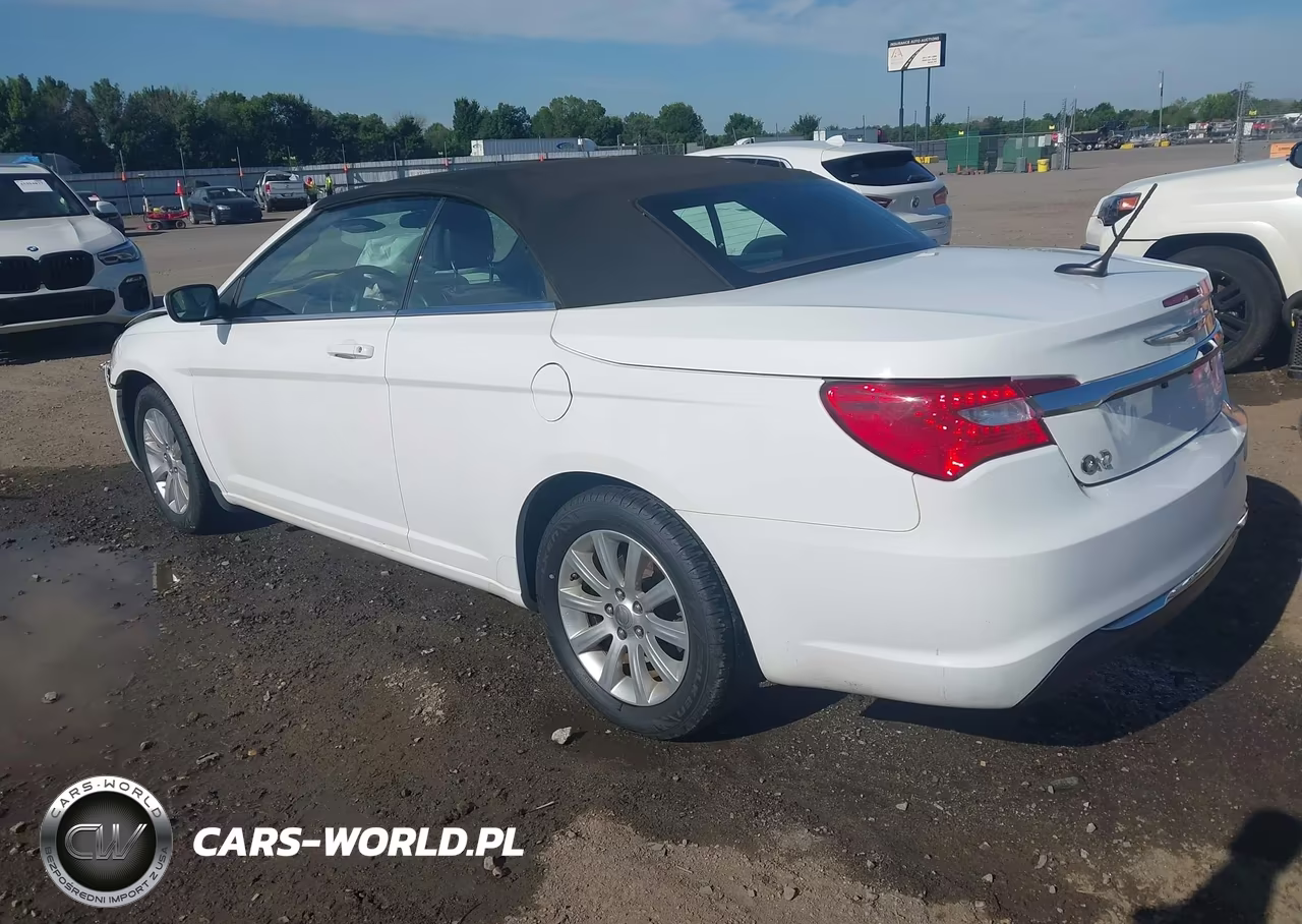 2013 Chrysler 200 Touring VIN:1C3BCBEB4DN511777 - 3