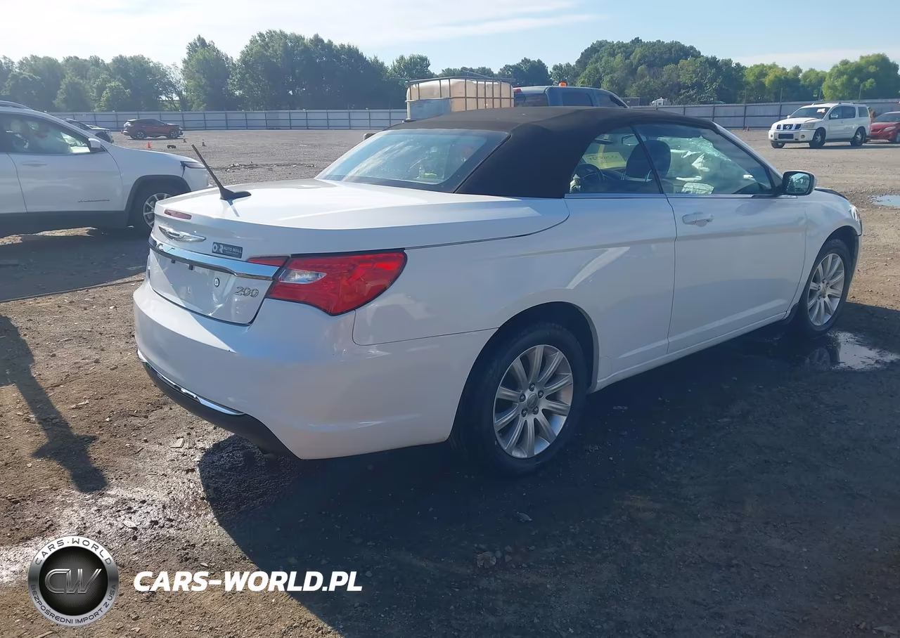 2013 Chrysler 200 Touring VIN:1C3BCBEB4DN511777 - 4