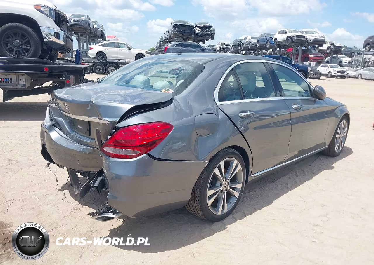 2018 Mercedes-Benz C 300 VIN:55SWF4JB5JU278930 - 4