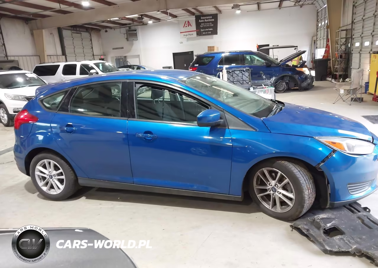 2018 Ford Focus Se VIN:1FADP3K23JL231204 - 14