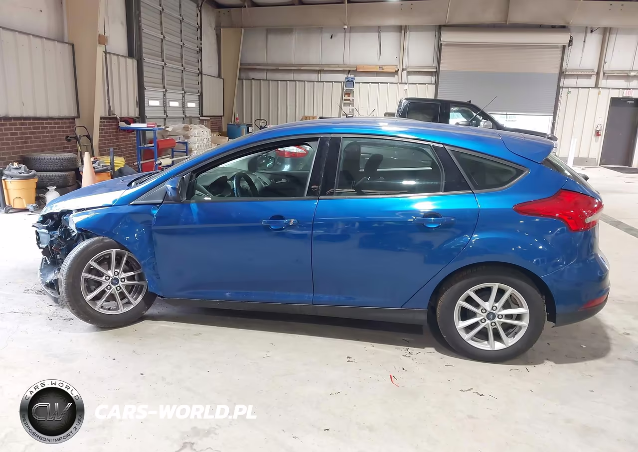 2018 Ford Focus Se VIN:1FADP3K23JL231204 - 15