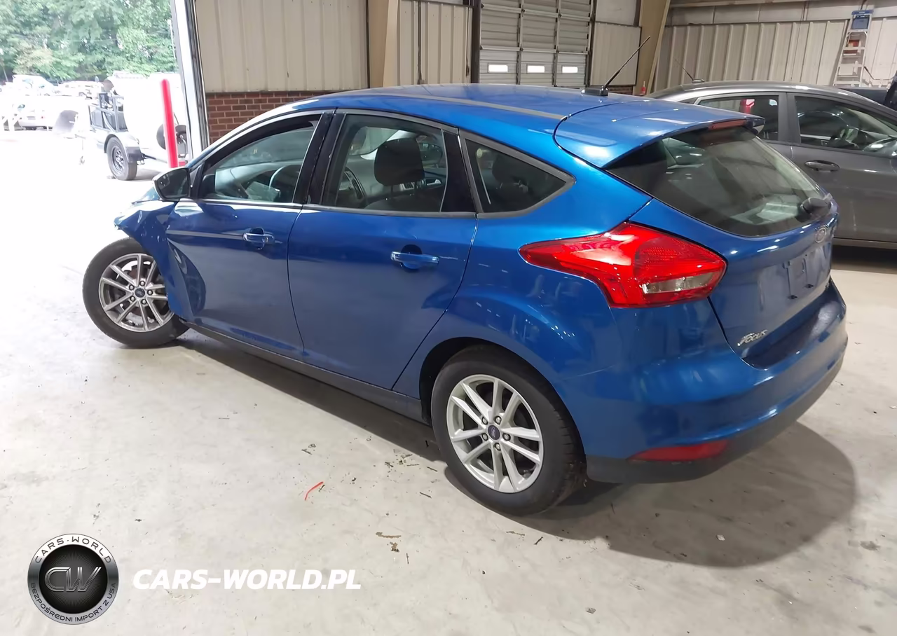 2018 Ford Focus Se VIN:1FADP3K23JL231204 - 3