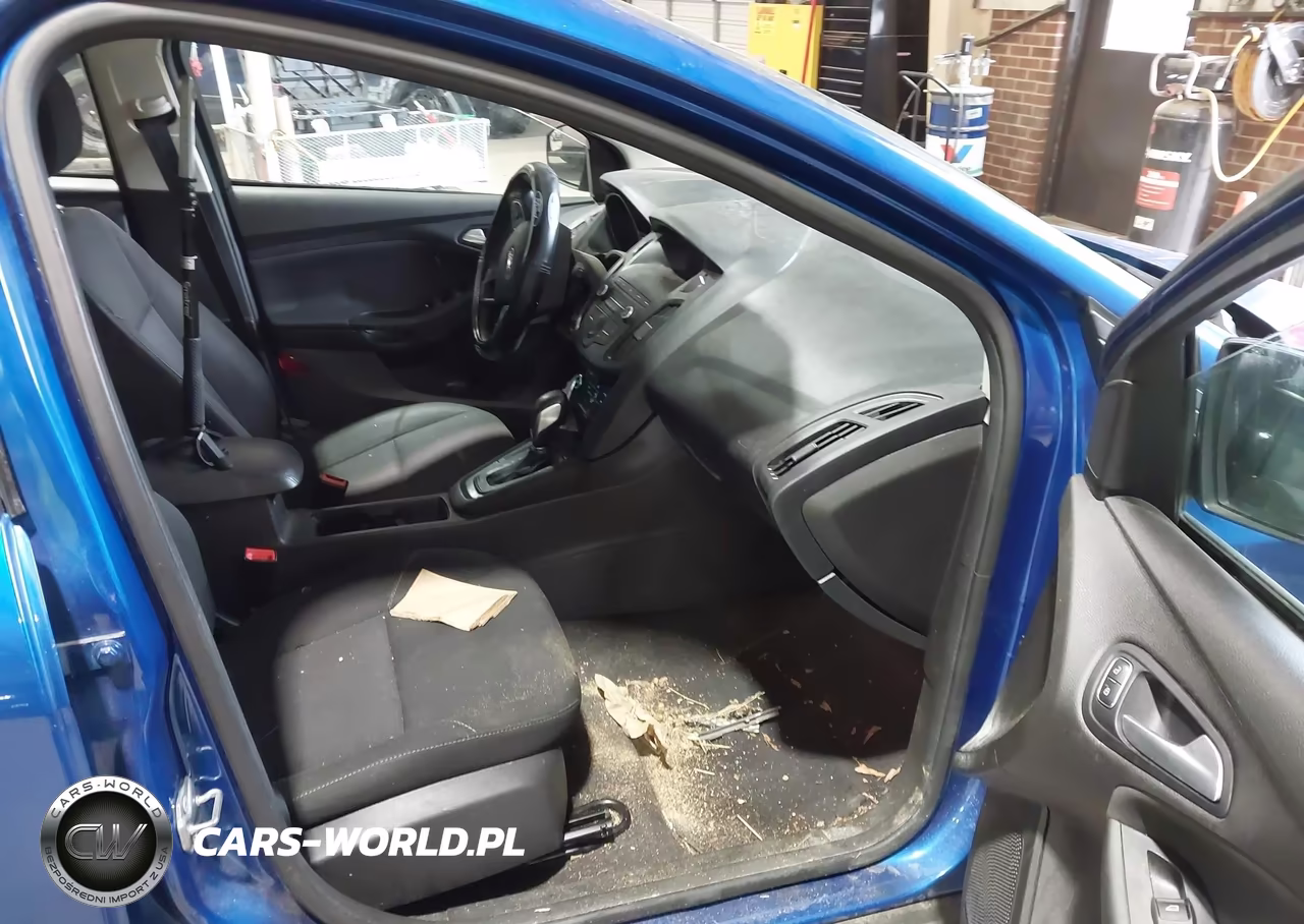 2018 Ford Focus Se VIN:1FADP3K23JL231204 - 5