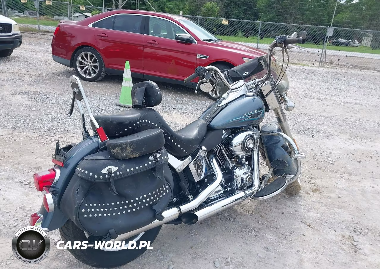 2015 Harley-Davidson Flstc Heritage Softail Classic VIN:1HD1BWV10FB019839 - 4