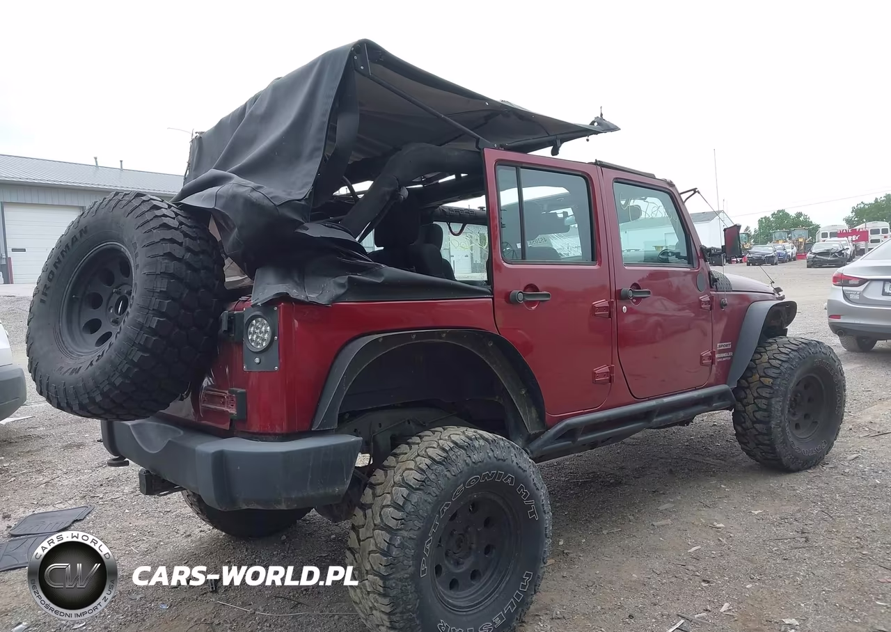 2012 Jeep Wrangler Unlimited Sport VIN:1C4BJWDG4CL227856 - 4