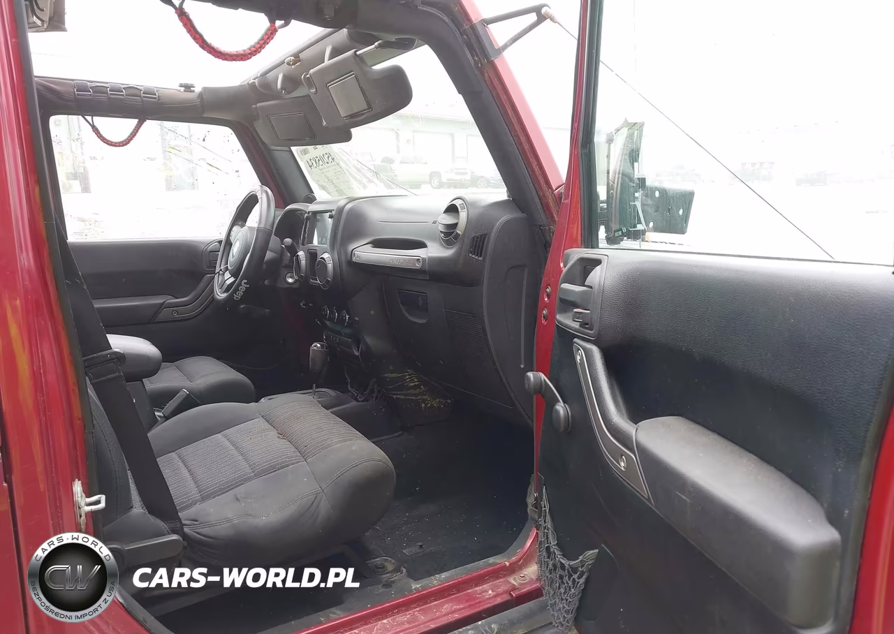 2012 Jeep Wrangler Unlimited Sport VIN:1C4BJWDG4CL227856 - 5