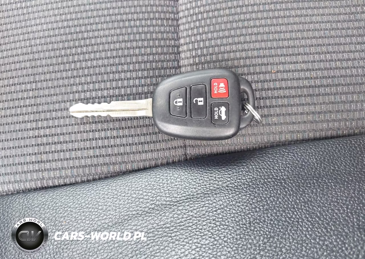 2015 Toyota Corolla S Plus VIN:2T1BURHEXFC372364 - 11