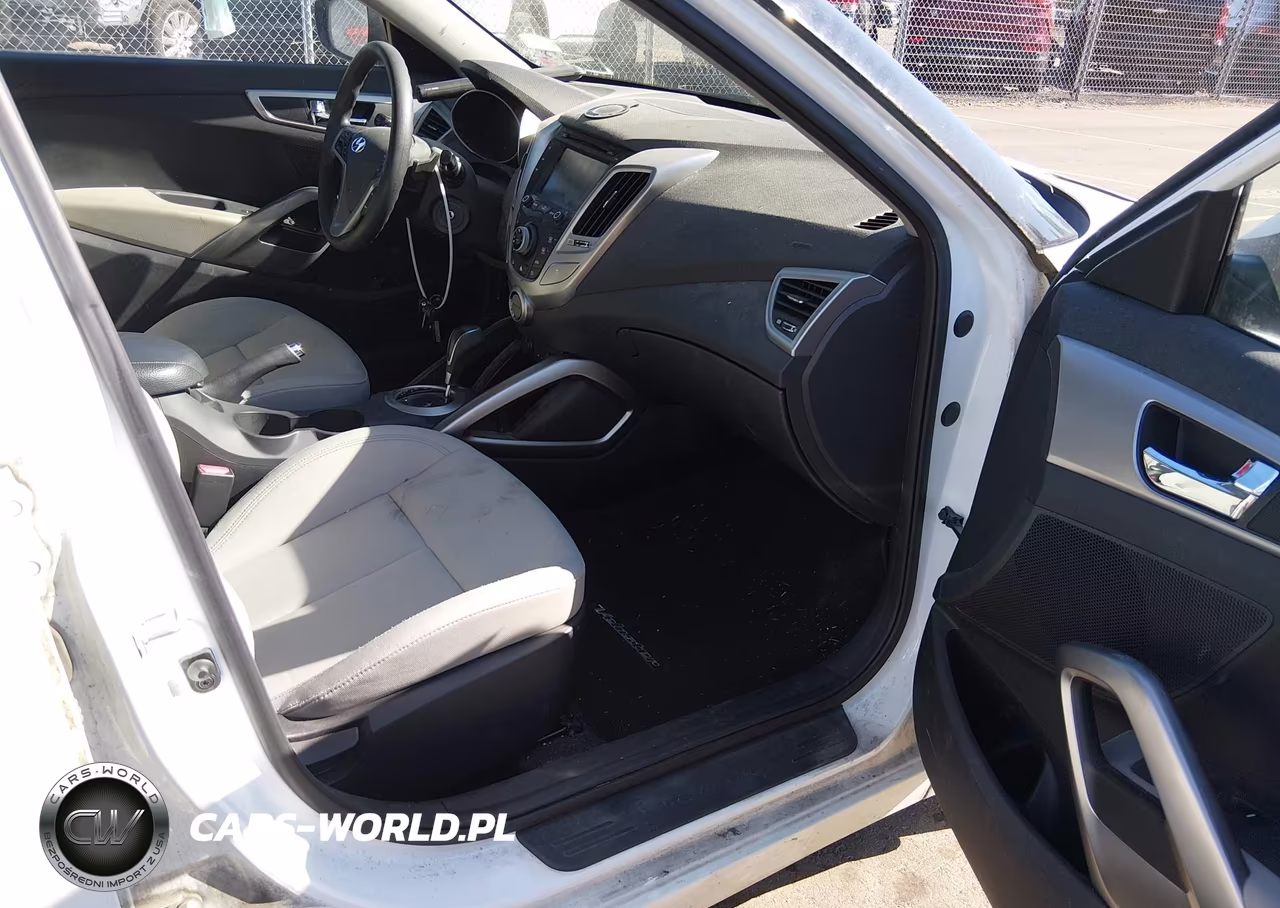 2013 Hyundai Veloster Base W-Gray VIN:KMHTC6AD9DU121189 - 5