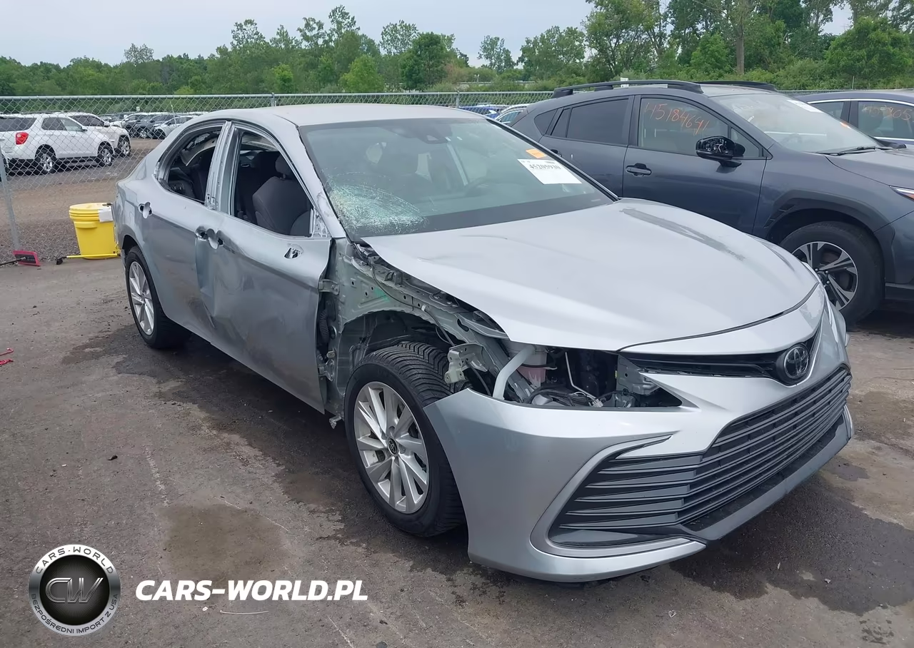 2023 Toyota Camry Le – zdjęcie 1 z 18
