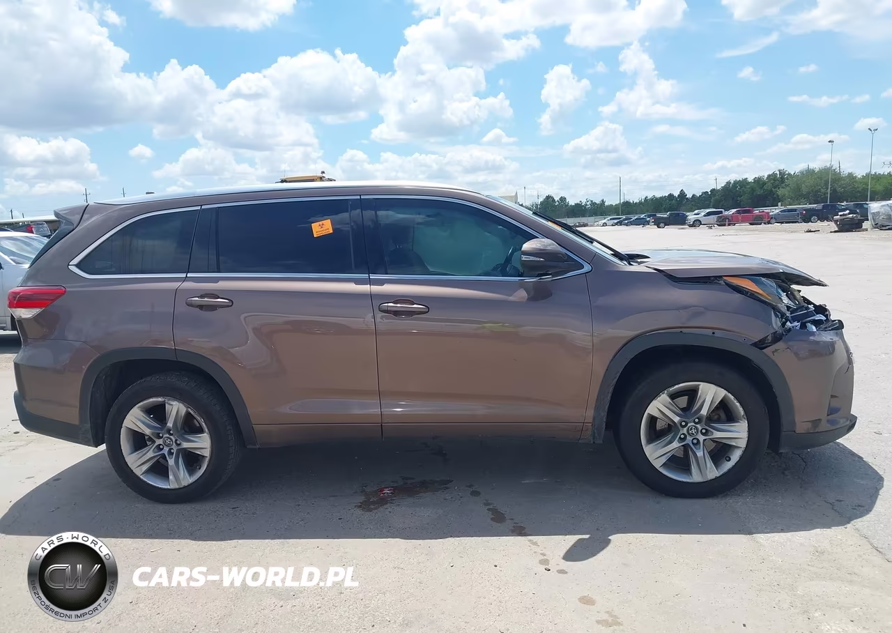 2017 Toyota Highlander Limited VIN:5TDYZRFH3HS225631 - 13