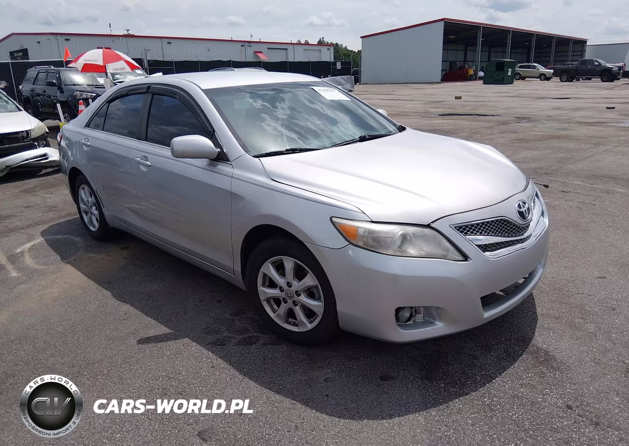 2011 Toyota Camry Le – zdjęcie 1 z 16