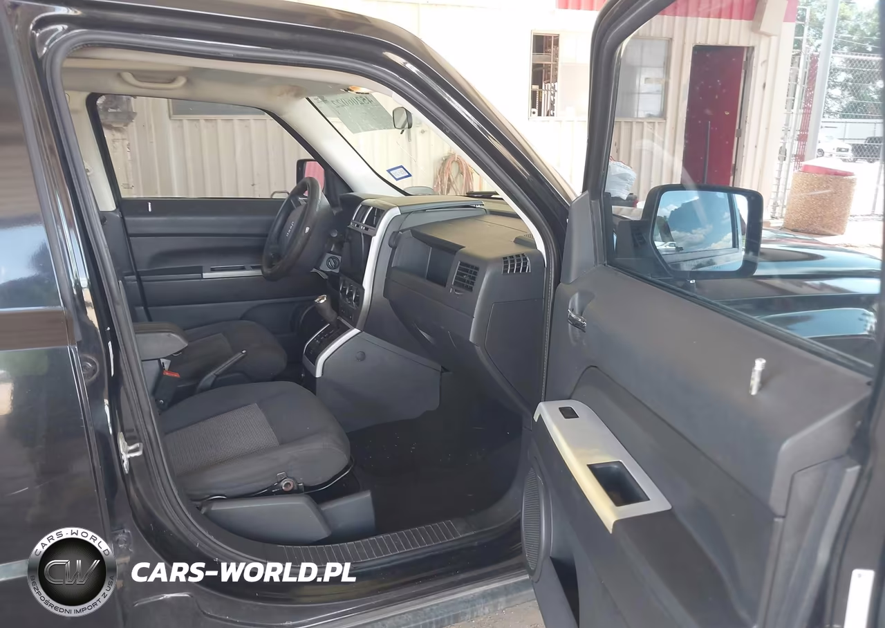 2008 Jeep Patriot Sport VIN:1J8FT28018D637140 - 5