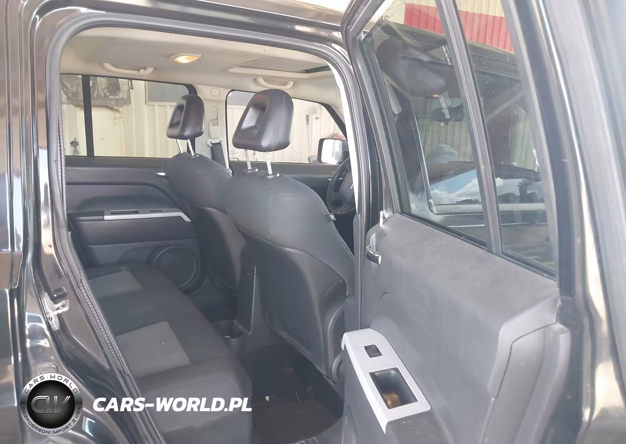 2008 Jeep Patriot Sport VIN:1J8FT28018D637140 - 8