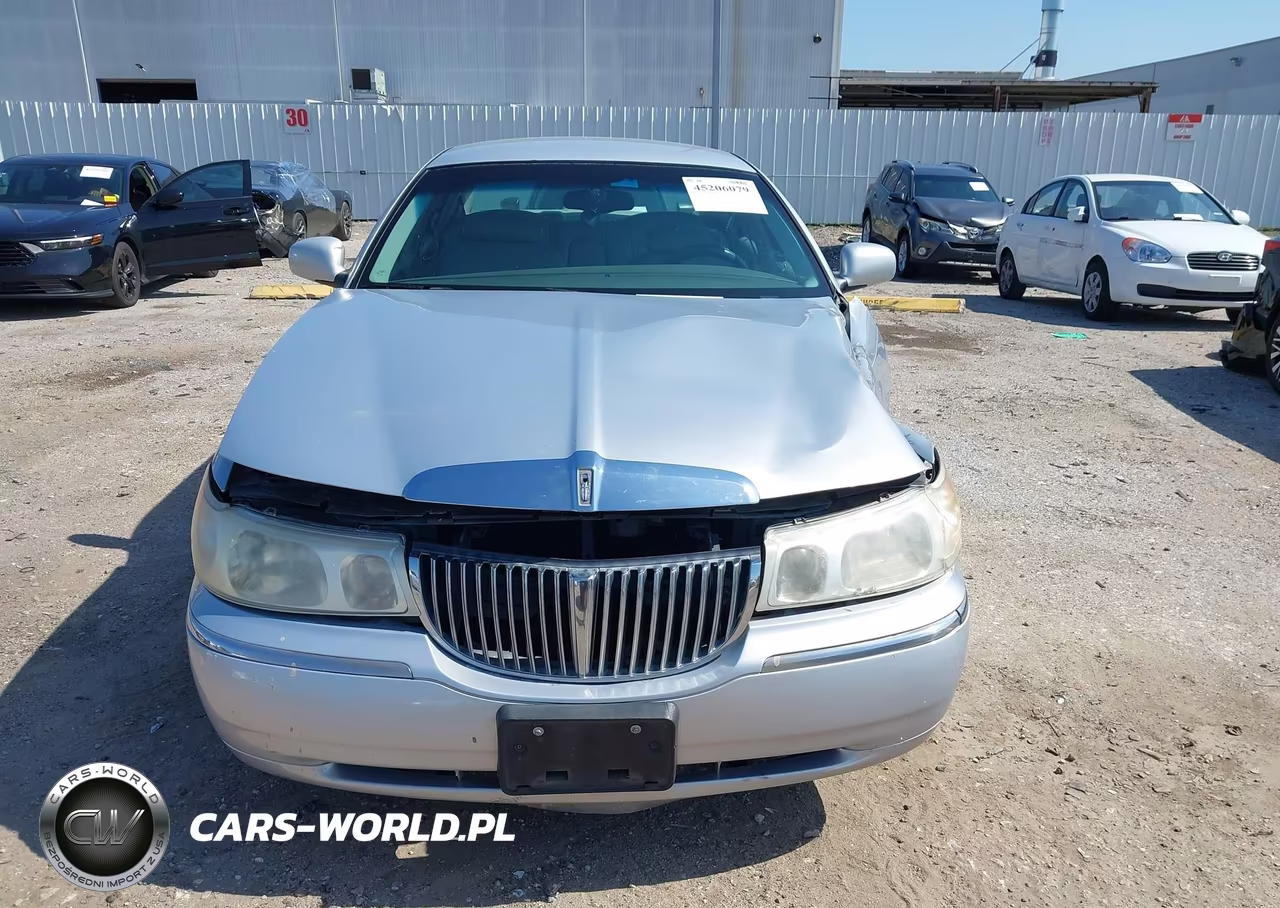 2000 Lincoln Town Car Signature VIN:1LNHM82W3YY763212 - 12