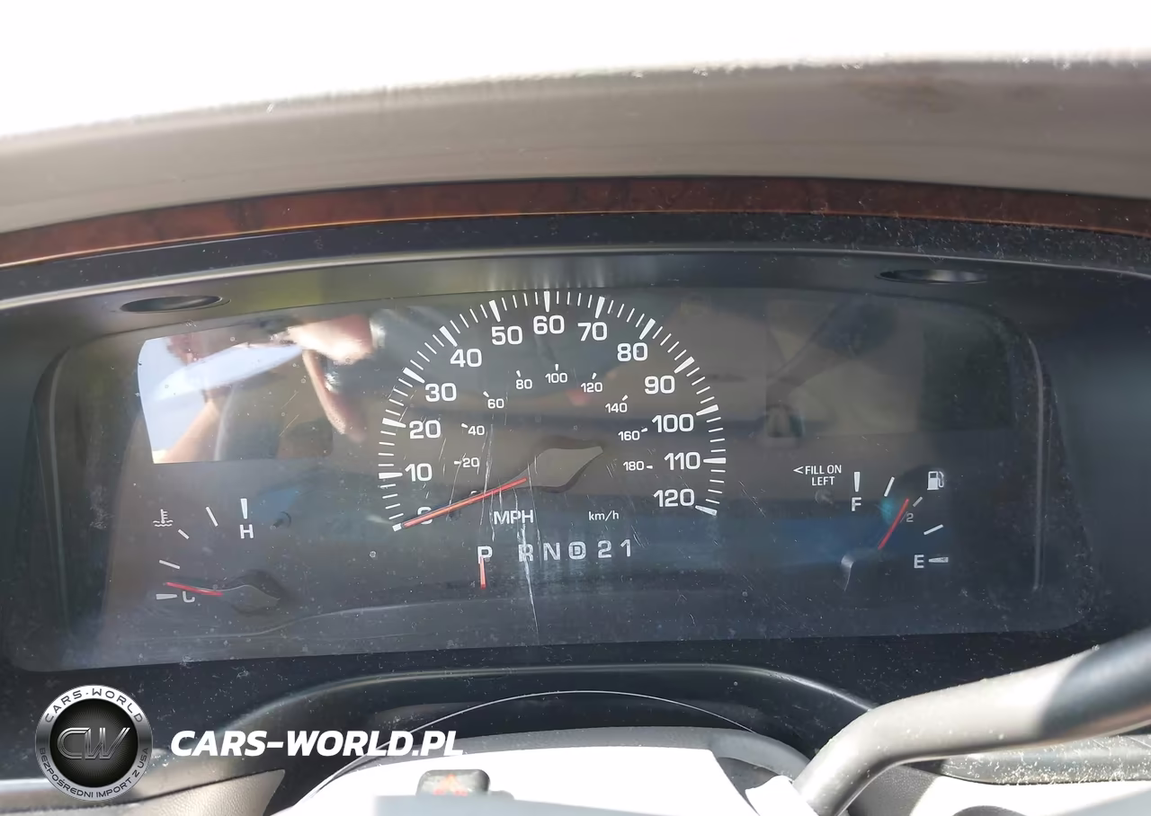 2000 Lincoln Town Car Signature VIN:1LNHM82W3YY763212 - 15